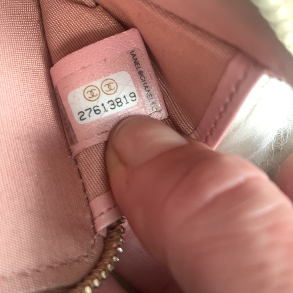 Chanel 19s iridescent o keyring holder  coin purse gold pink 2019 made in Italy - Picture 9 of 12